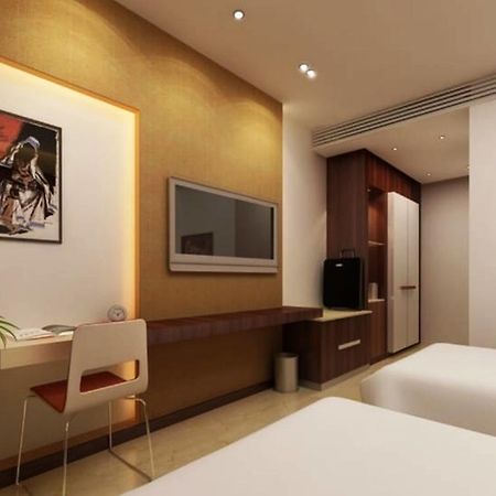 Hotel Vipul Grand Ґурґаон Екстер'єр фото