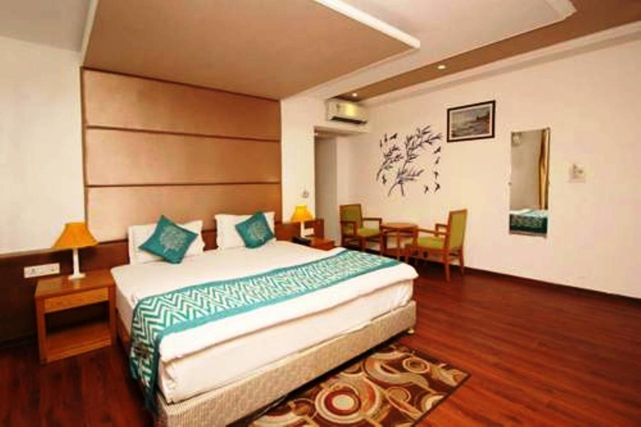 Hotel Vipul Grand Ґурґаон Екстер'єр фото