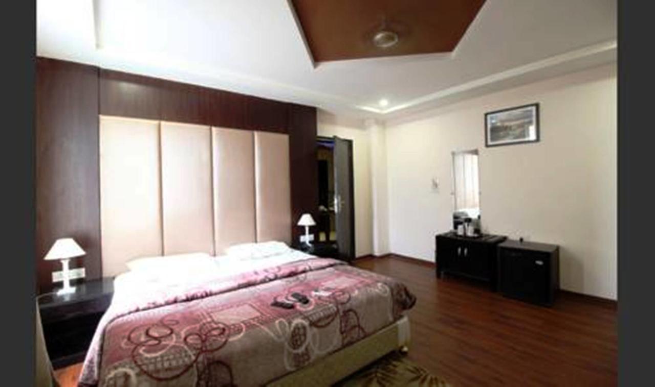 Hotel Vipul Grand Ґурґаон Екстер'єр фото