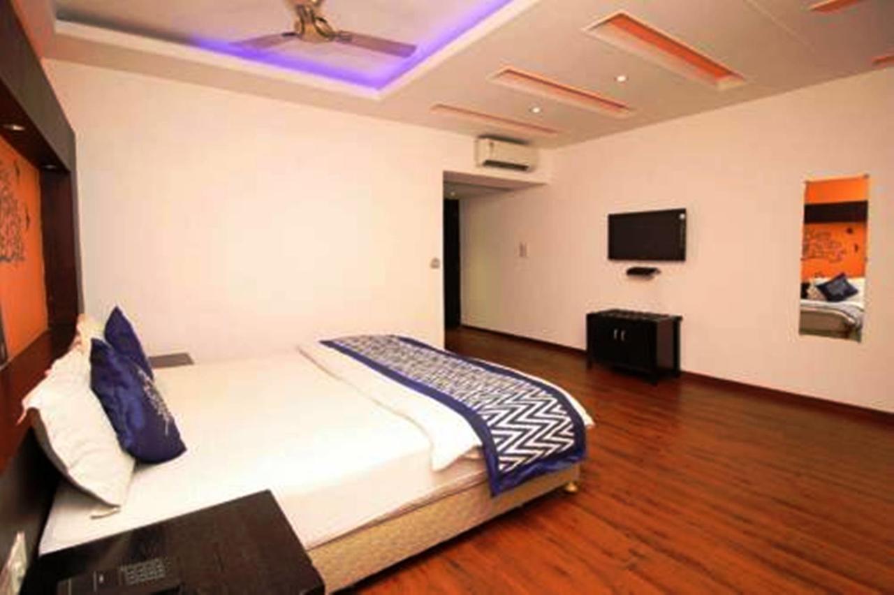 Hotel Vipul Grand Ґурґаон Екстер'єр фото