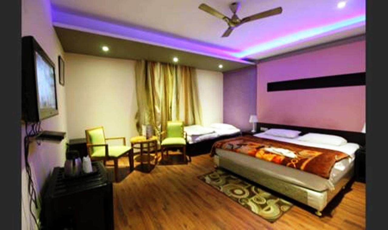 Hotel Vipul Grand Ґурґаон Екстер'єр фото