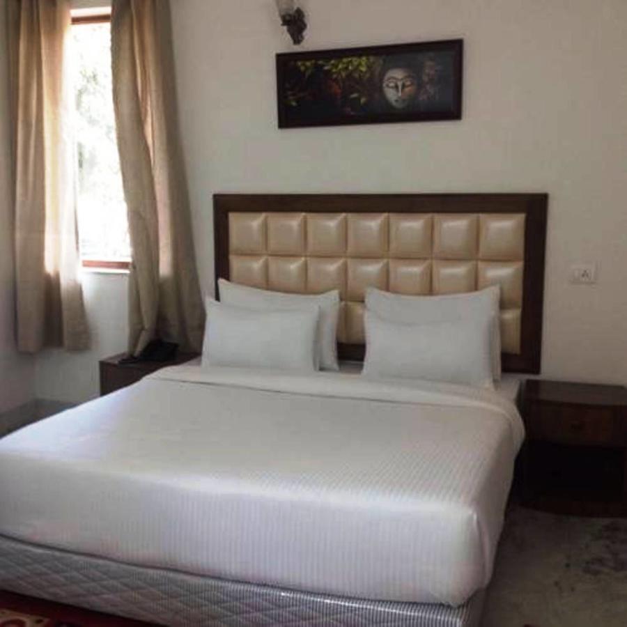 Hotel Vipul Grand Ґурґаон Екстер'єр фото