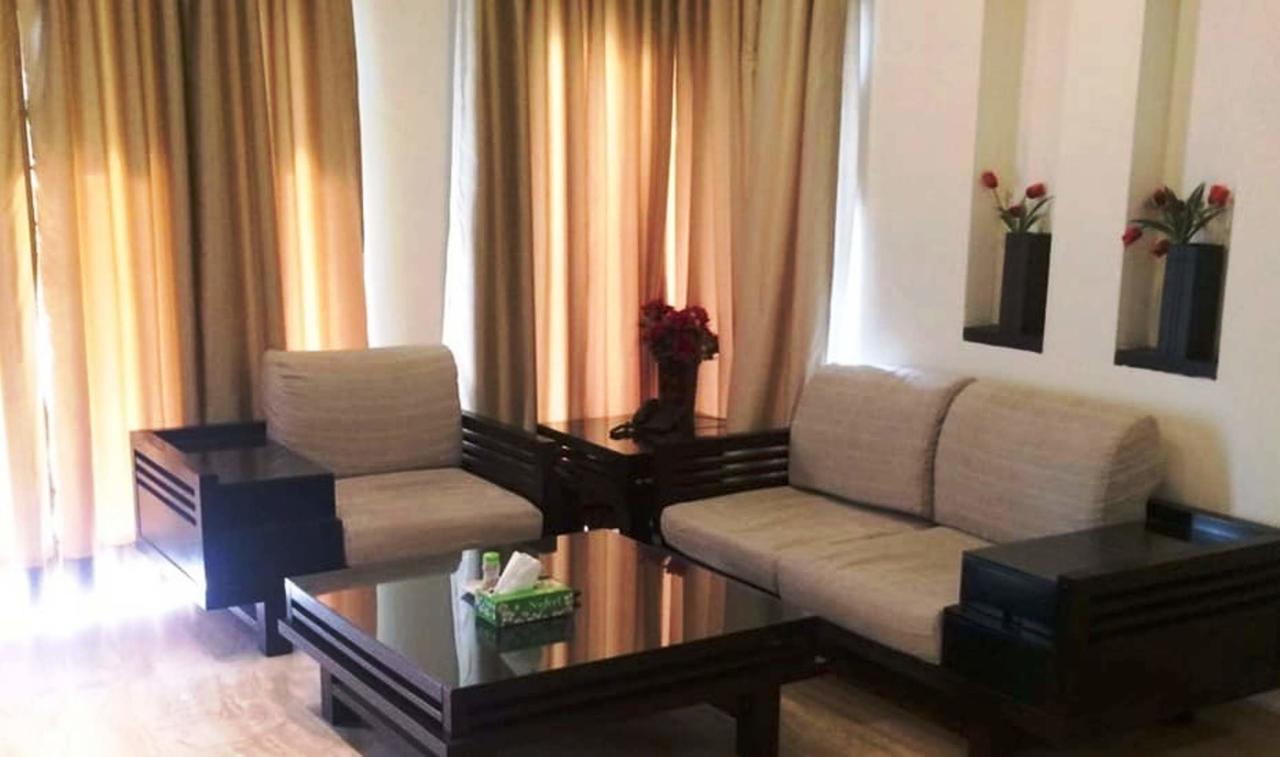 Hotel Vipul Grand Ґурґаон Екстер'єр фото
