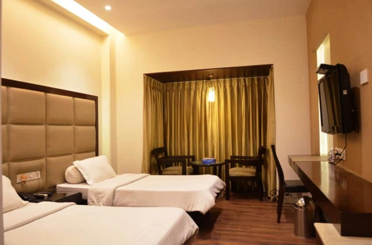 Hotel Vipul Grand Ґурґаон Екстер'єр фото