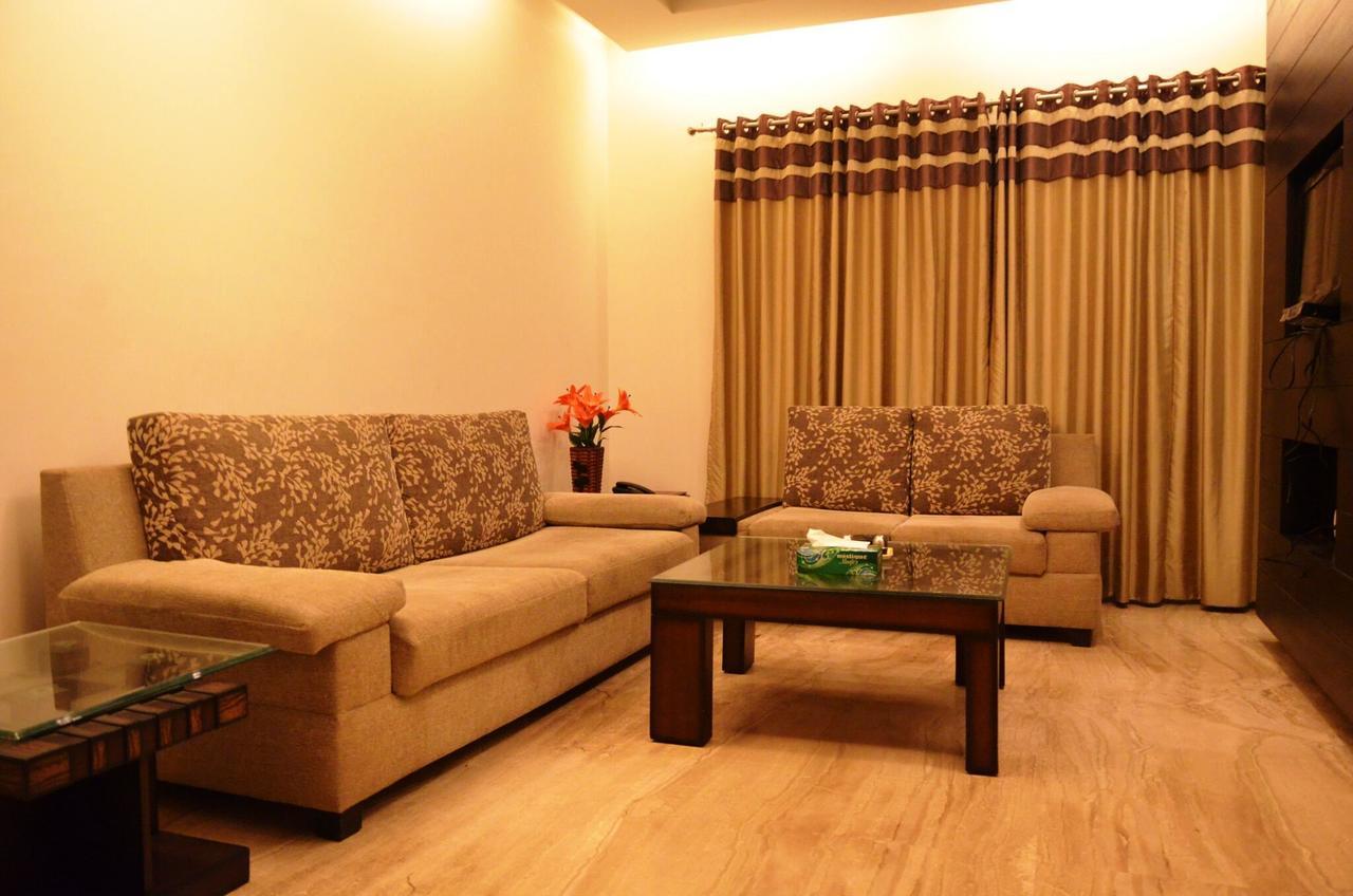 Hotel Vipul Grand Ґурґаон Екстер'єр фото
