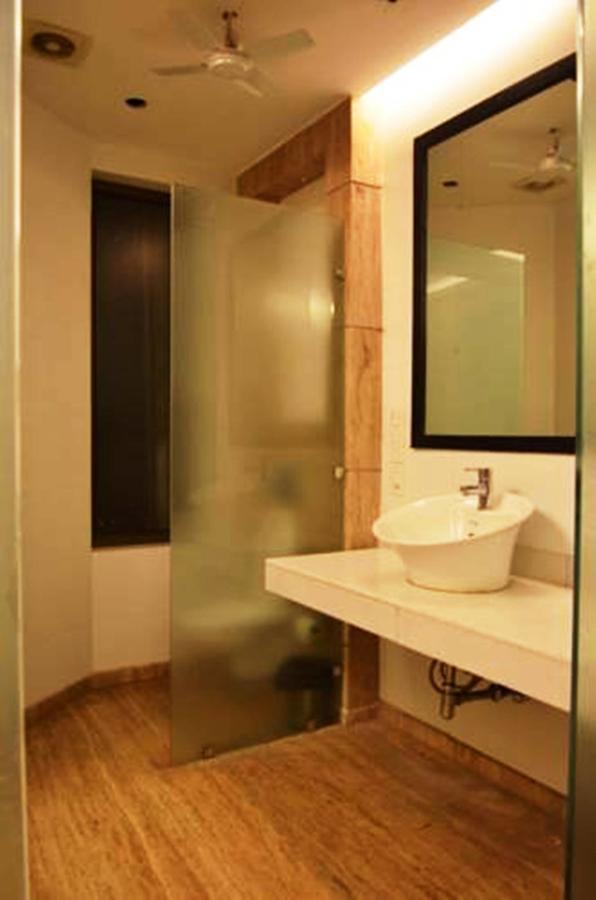 Hotel Vipul Grand Ґурґаон Екстер'єр фото