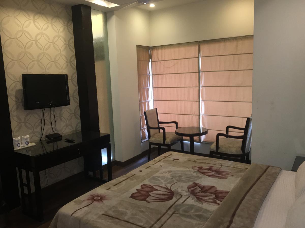 Hotel Vipul Grand Ґурґаон Екстер'єр фото